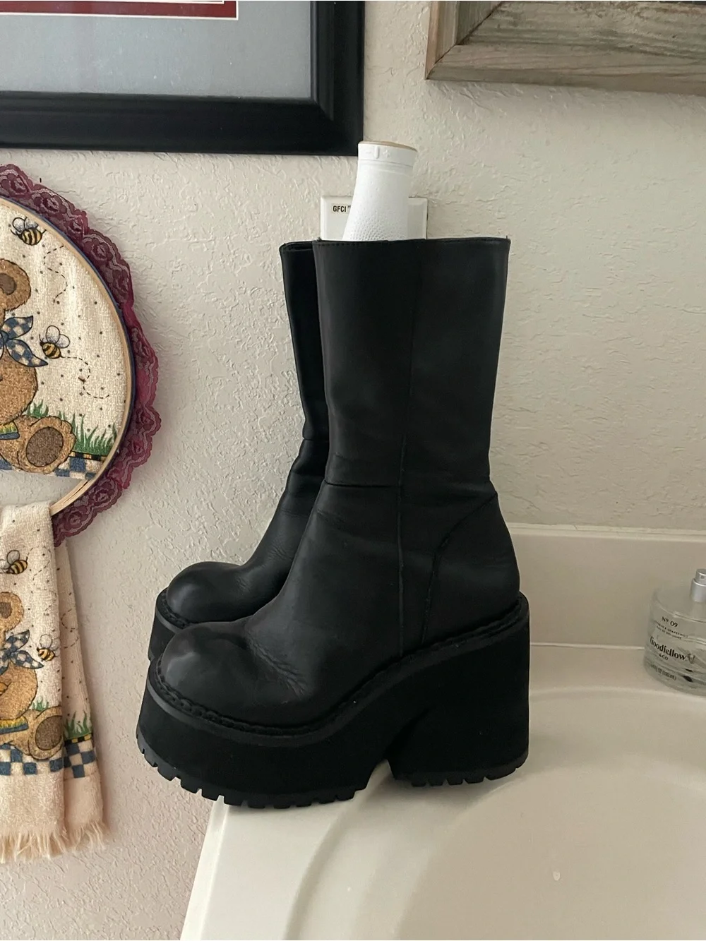 Unif platform chunky boots